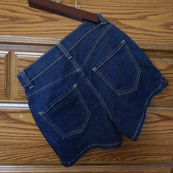 High waisted shorts by: silence + noise - Picture 2 of 3